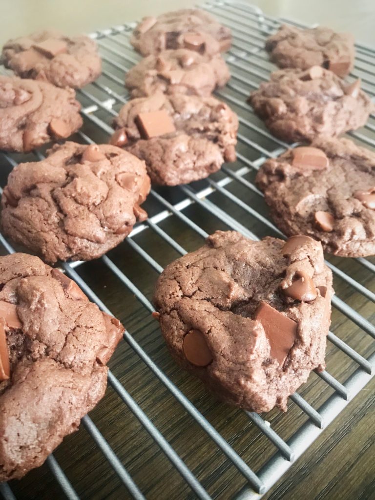 chocolate chunk cookies www.thesehungrykids.com