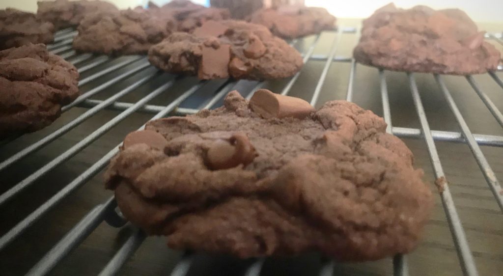 chocolate chunk cookies www.thesehungrykids.com