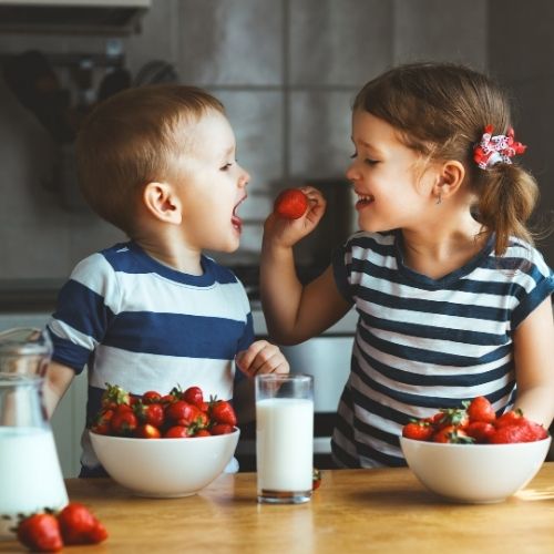 toddlers eating healthy snack