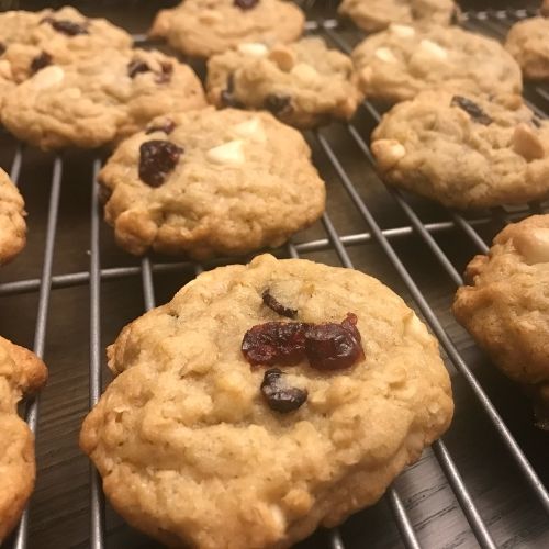 white chocolate chip oatmeal cranberry cookies