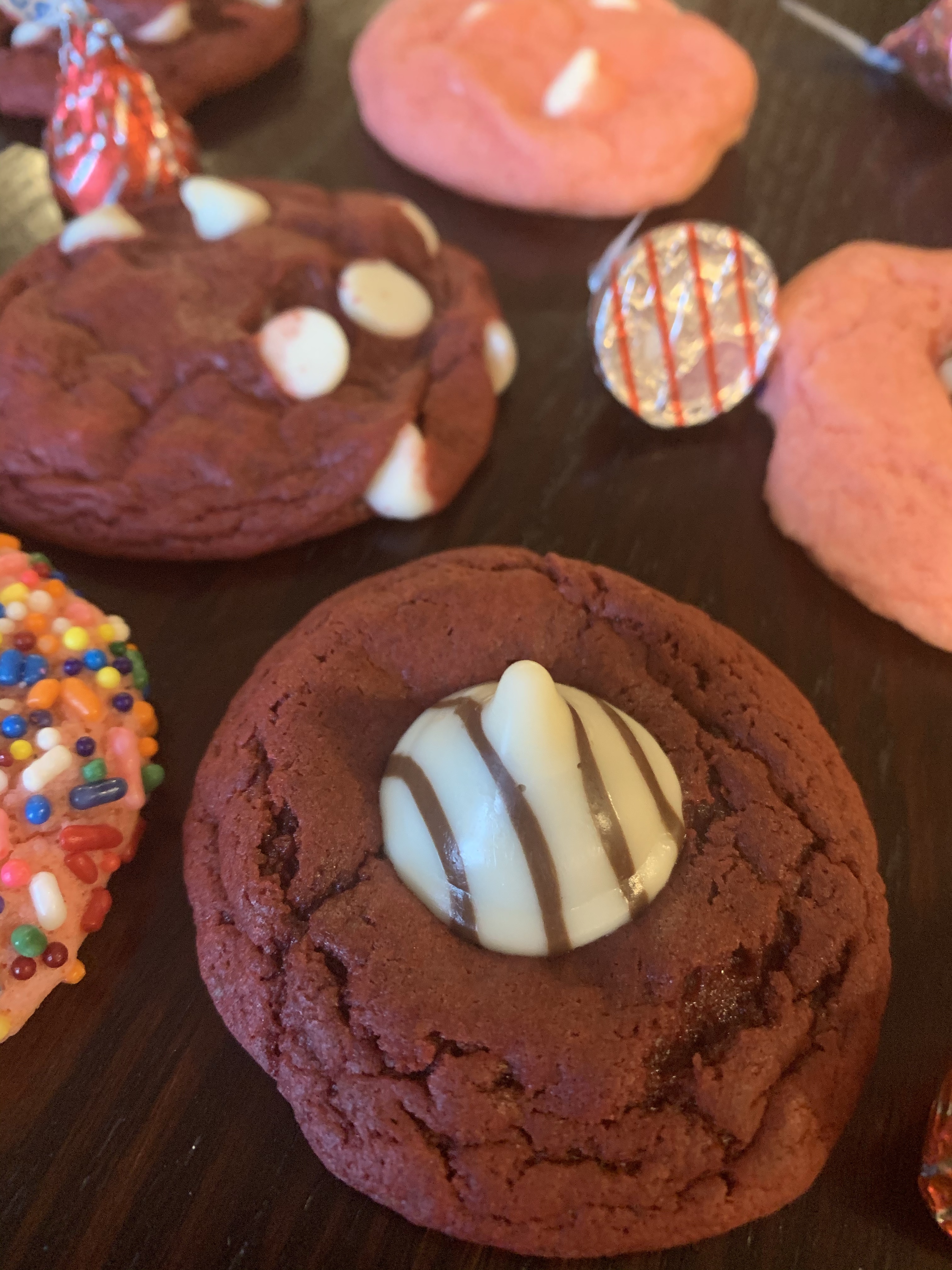 Cake mix cookies are an easy dessert recipe that is easily changed to fit any occasion! Only 4 ingredients and 6 minutes needed, this is an extremely easy cookie recipe!